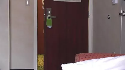 彼は彼を待の脂肪bitchの後ろから おっぱい エロ 動画